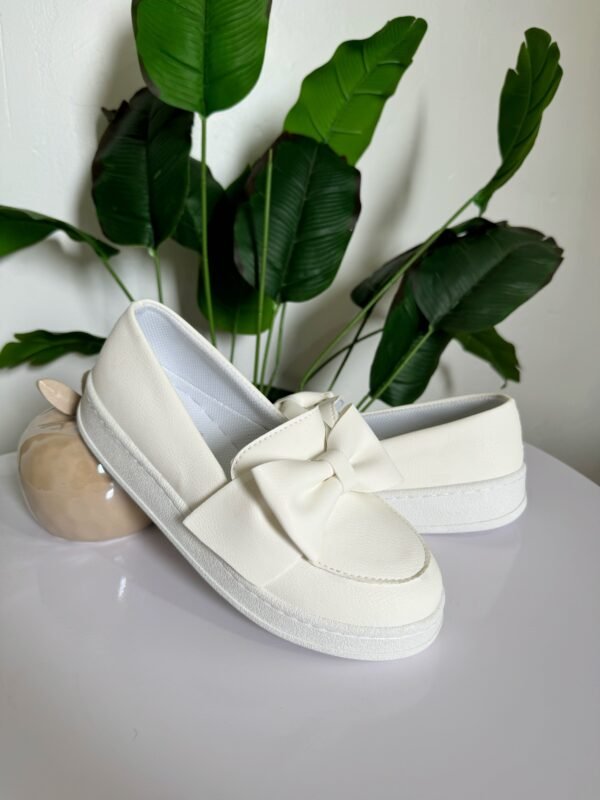Mocassin blanc avec neoud