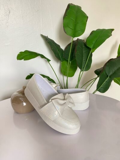 Mocassin argenté avec noeud