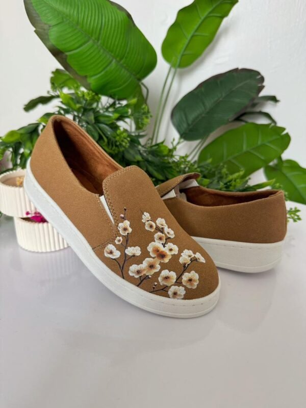 Chaussure Slip on Camel fleurs