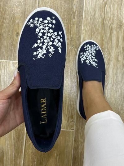 Slip on bleu nuit daim fleurs