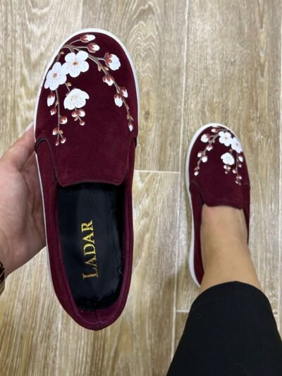 Slip on bordeaux daim fleurs