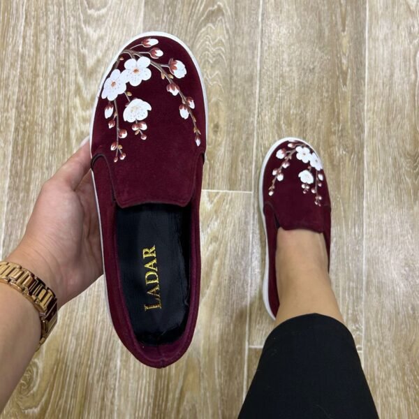 Slip on bordeaux daim fleurs