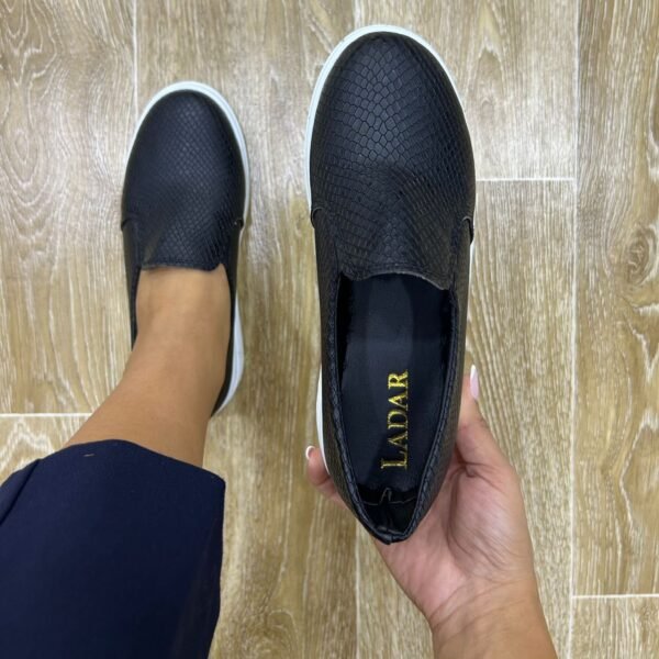 Slip on noir matte serpent