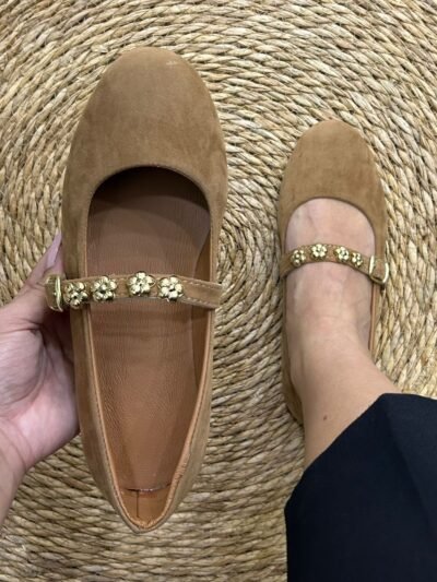 Ballerines daim camel accessoires fleurs