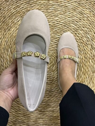 Ballerines daim beige accessoires fleurs