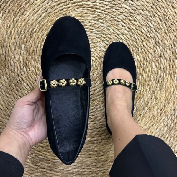 Ballerines daim noir accessoires fleurs