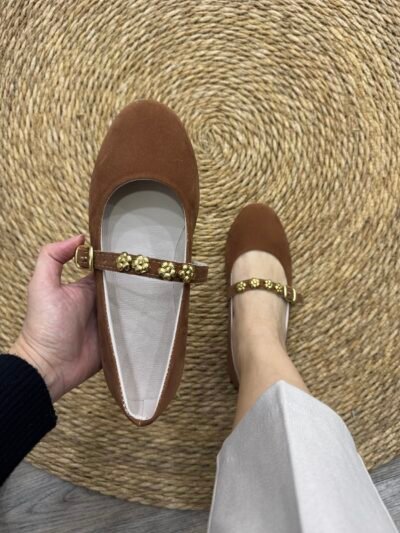 Ballerines daim camel accessoires fleurs