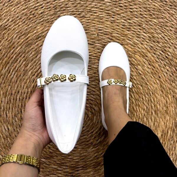 Ballerine blanche accessoires fleurs