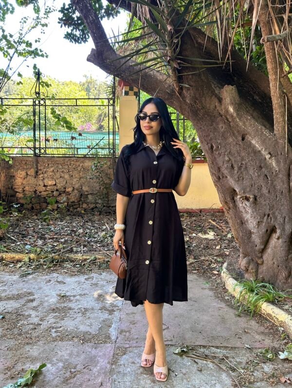 Robe lin noir avec ceinture