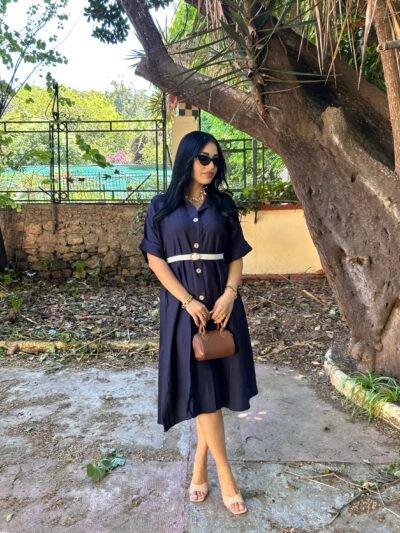 Robe lin bleu nuit avec ceinture