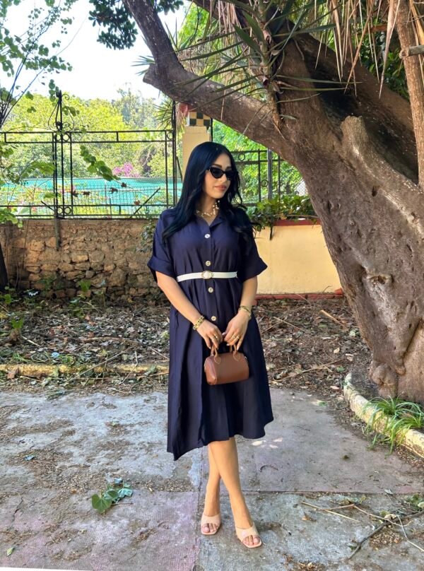 Robe lin bleu nuit avec ceinture