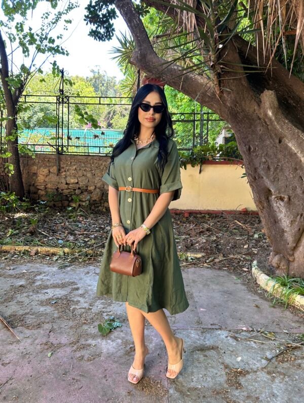 Robe lin verte avec ceinture
