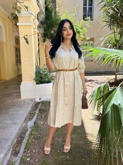 Robe lin à rayures beige avec ceinture