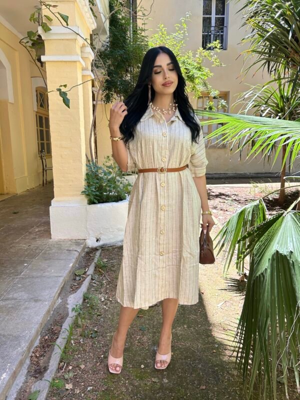 Robe lin à rayures beige avec ceinture