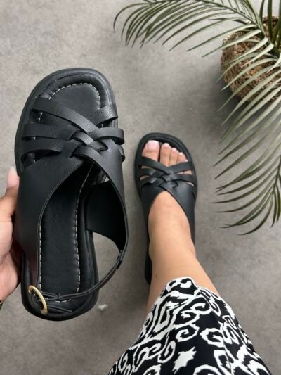 Sandale tressé noir simili cuir