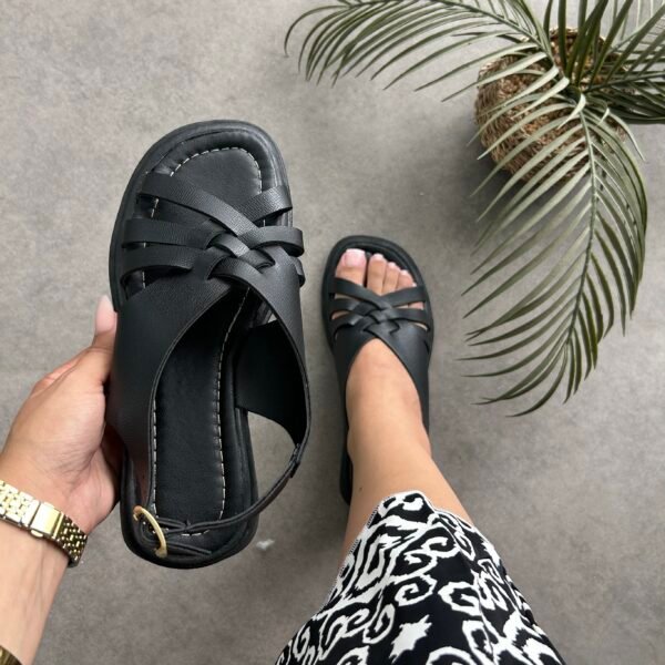 Sandale tressé noir simili cuir
